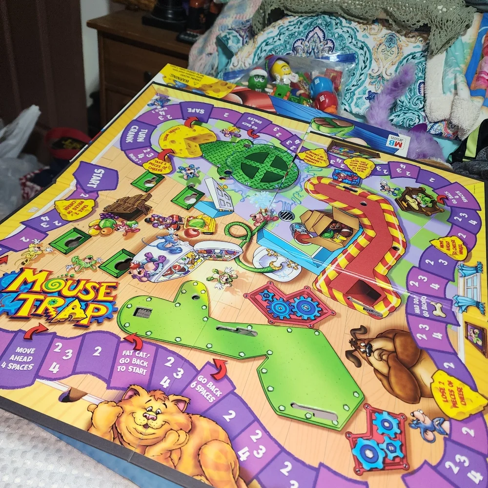 MILTON BRADLEY EUC 2005 MOUSE TRAP BOARD GAME